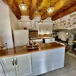 Le Margeride- Corps De Ferme - 3500m2 De Terrain *