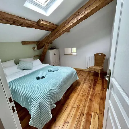 Le Margeride- Corps De Ferme - 3500m2 De Terrain *