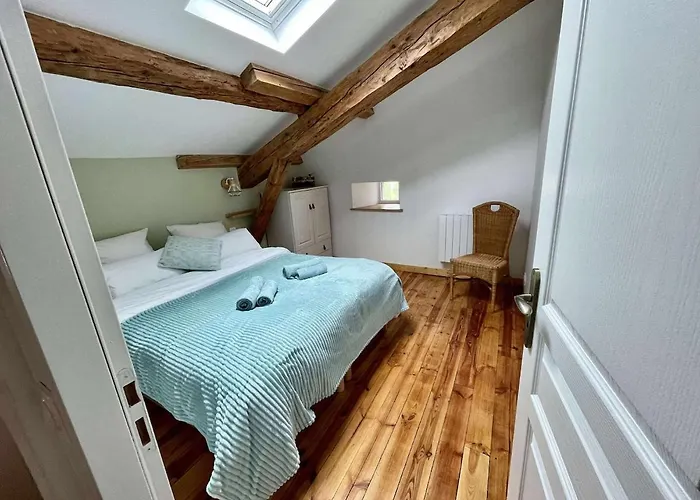 Le Margeride- Corps De Ferme - 3500m2 De Terrain *