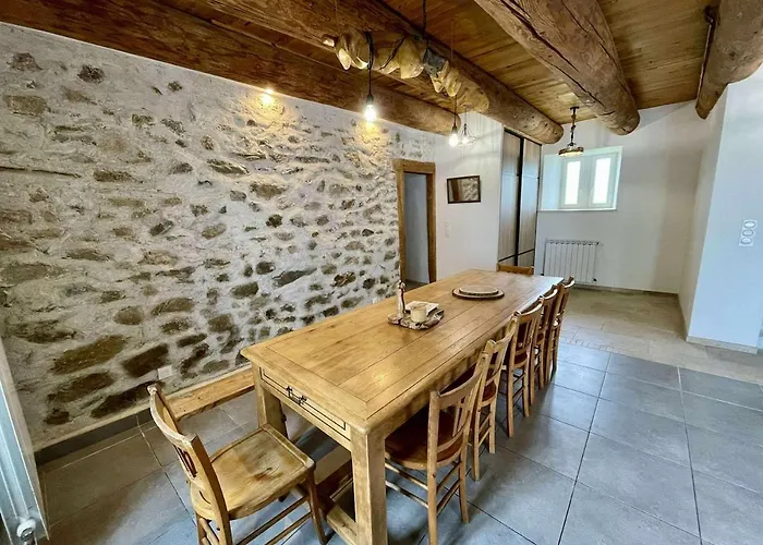 Le Margeride- Corps De Ferme - 3500m2 De Terrain *