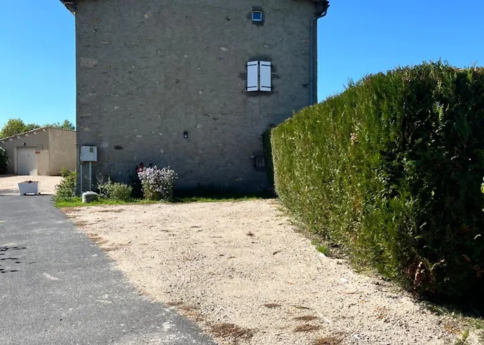 Le Margeride- Corps De Ferme - 3500m2 De Terrain *