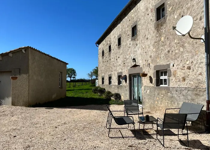 Holiday home Le Margeride- Corps De Ferme - 3500m2 De Terrain Ruynes-en-Margeride